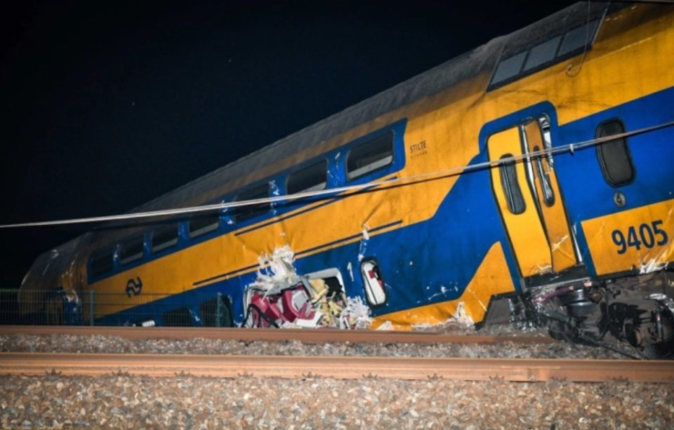 Еден загинат и 30 повредени во железничката несреќа во Холандија