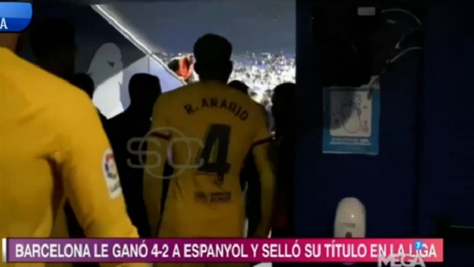 Шокантни снимки од тунелот: Бускетс, Алба и Араухо тргнаа да се тепаат со навивачите на Еспањол (ВИДЕО)