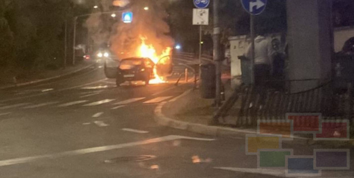 ФОТО: Автомобил се запали на улицата „Водњанска“ кај ОУ Кочо Рацин