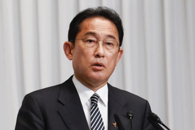 Јапонскиот премиер го разреши својот син од функцијата поради недолично однесување