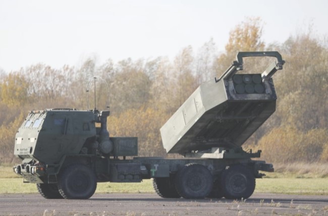 Во Полска стигнаа првите пет повеќецевни ракетни фрлачи ХИМАРС