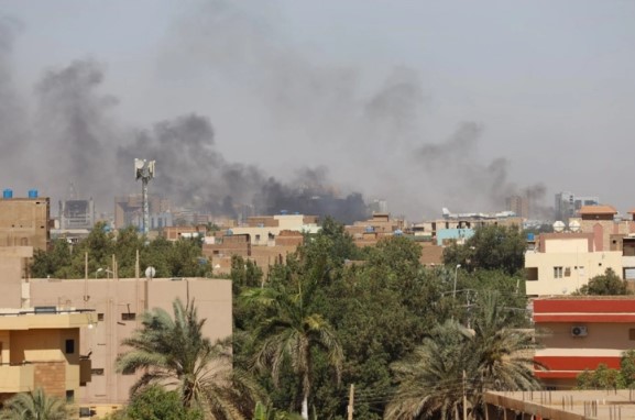Силни експлозии во суданскиот главен град Картум