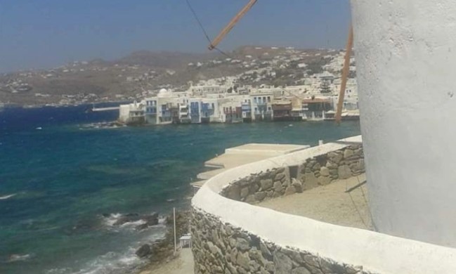 Уапсени 22 лица за дивоградби на четири грчки острови