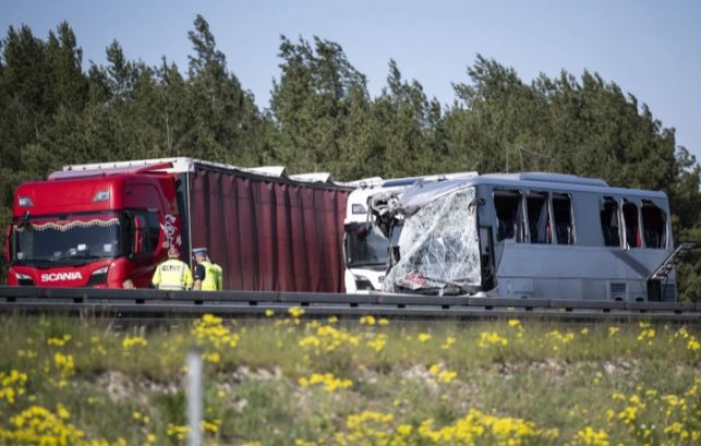 Десетици повредени во судар на автобус од Полска и камион во Германија