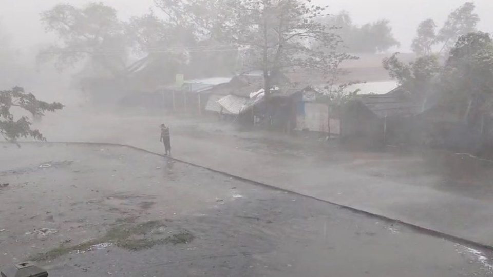 Циклонот Моча усмрти најмалку 400 луѓе во Мјанмар