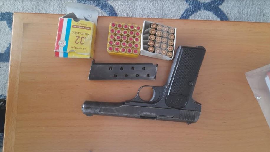 ФОТО: Претрес во Прилеп, пронајден пиштол