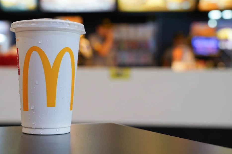 Дали знаете за што служат испакнатините на капаците од чашите на Мекдоналдс?