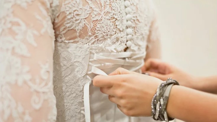 Сакале да продадат малолетно девојче за брак во Србија, најдено е во венчаница на граница