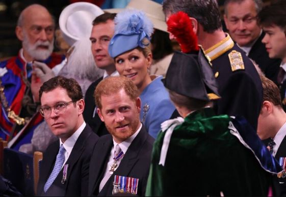 Читачи од усни откриваат што рекол принцот Хари на крунисувањето на Чарлс: На кралското семејство нема да му се допаднат неговите зборови