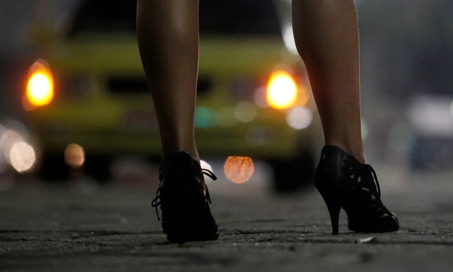Битолчанка нудела сексуални услуги: Наместо “клиенти“, ја фатија полицајци