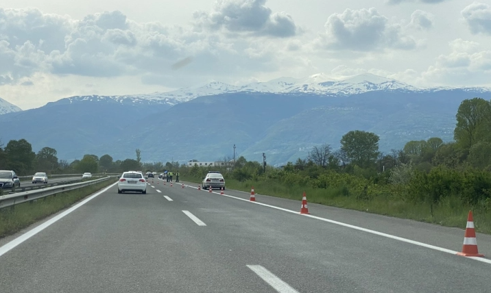 Тројца повредени откако возило излета од автопатот Тетово- Скопје