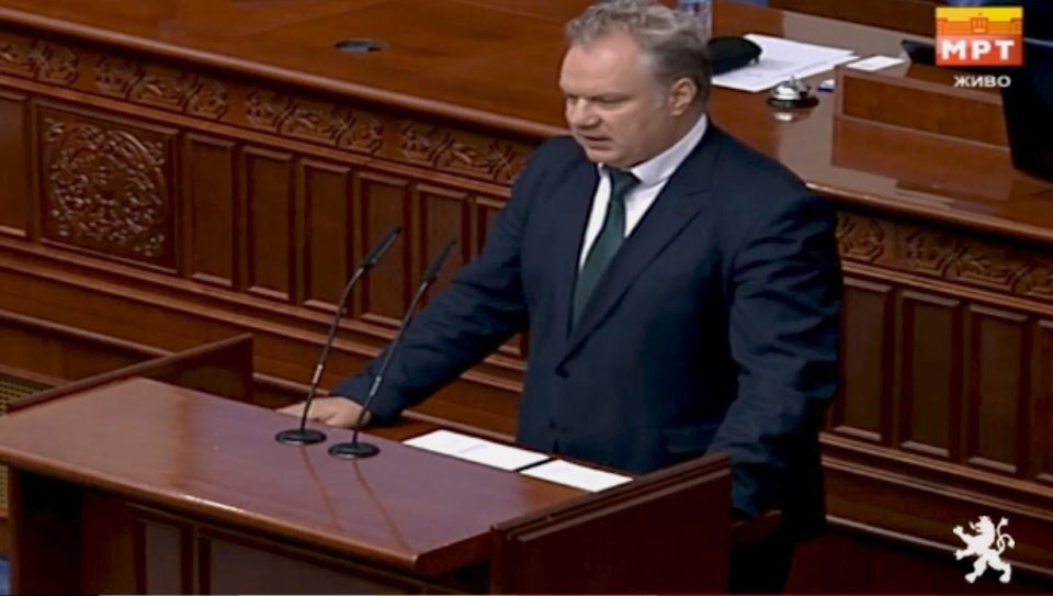 Трајанов: Мислењето на ЕУ е многу јасно, затоа бараат објаснувања од Владата зошто се злоупотребува европското знаменце и зошто се заобиколува процедурата и демократијата во Македонија