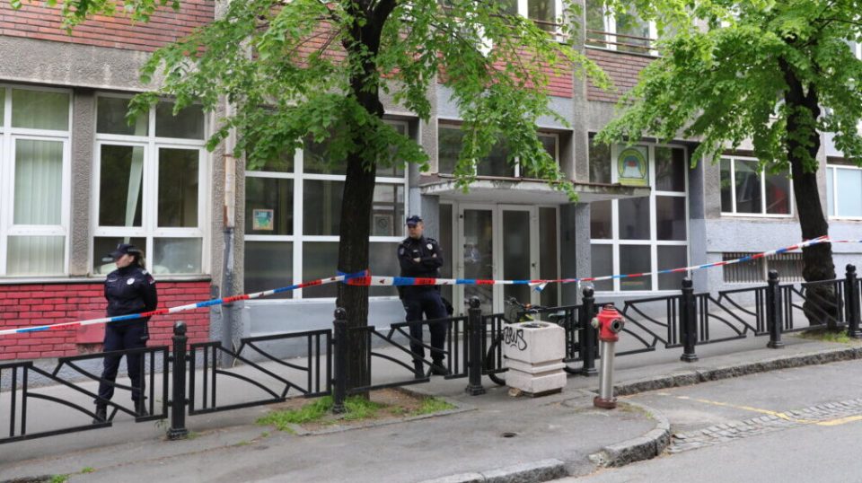 Српската Влада донесе десет заклучоци по вчерашното масовно убиство во училиштето во Белград