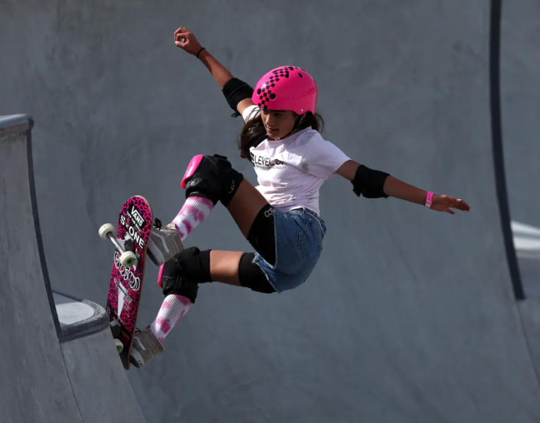 Тинејџерка го изведе трикот 720 на скејтборд и влезе во историјата