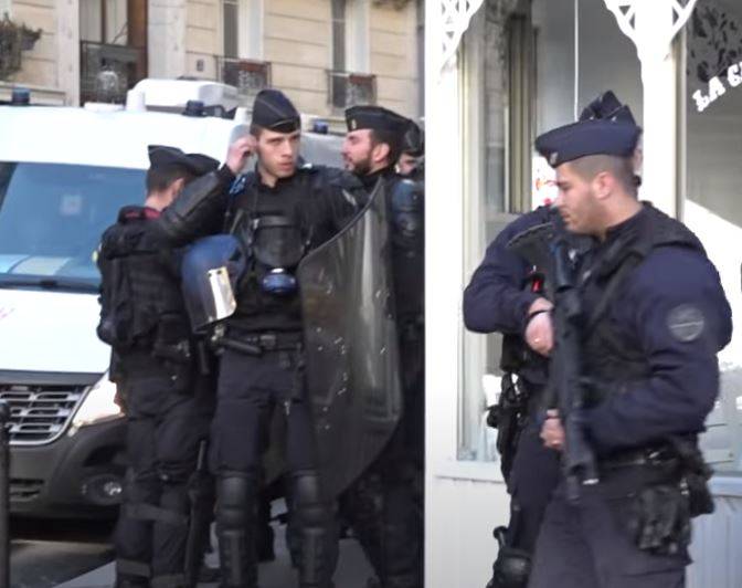 Приведени 150 лица во немирите во Франција по убиството на 17-годишно момче