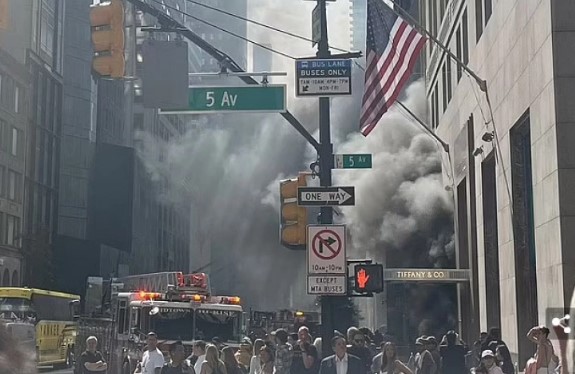 Пожар во зградата на „Тифани“ во Њујорк