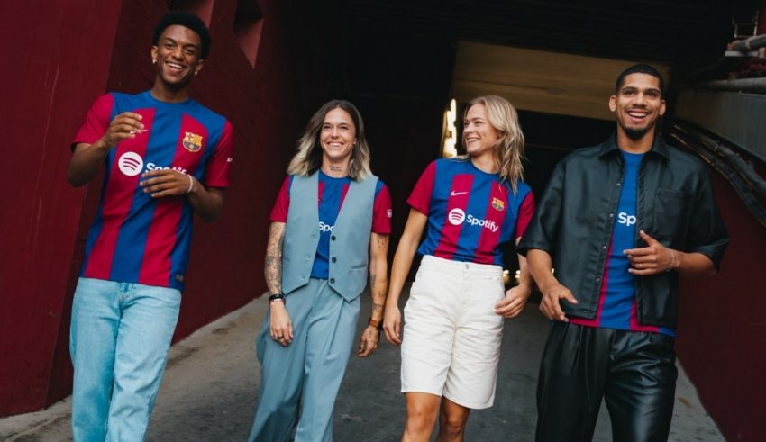 Навивачите воодушевени од дресот на Барселона за новата сезона