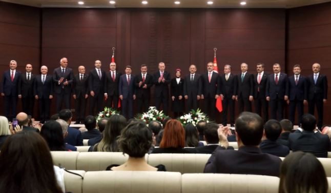 Ердоган ја претстави новата влада, само двајца министри се од претходниот кабинет