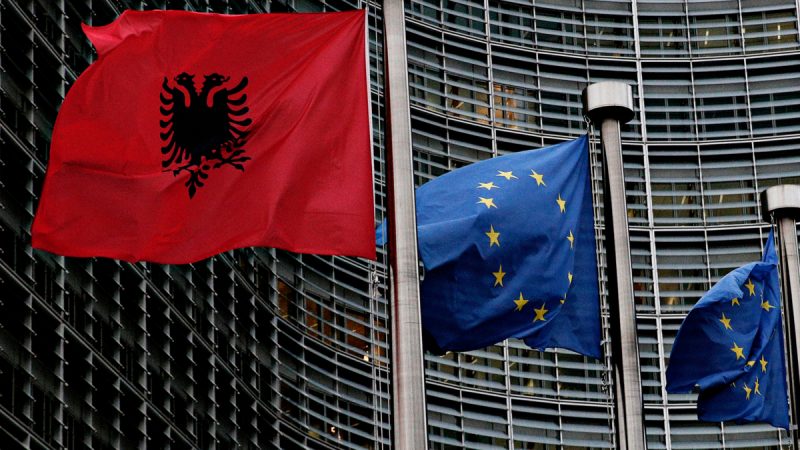 ЕУ и трансферира 72 милиони евра на Албанија