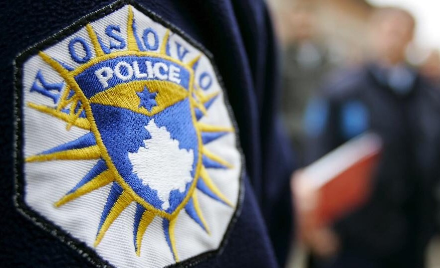 Шверцери отвориле оган врз полицијата во северно Косово, уапсени пет лица
