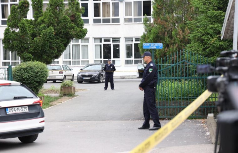 Деца пукаат, родители одговараат: Уапсен е таткото на момчето кое тешко повреди наставник во Лукавац