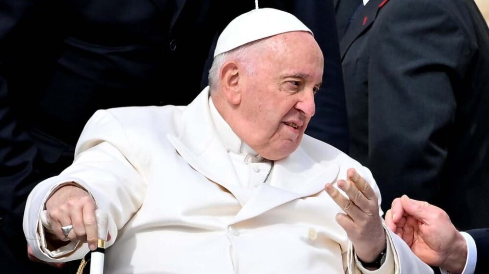 Папата Франциско излезе од болница
