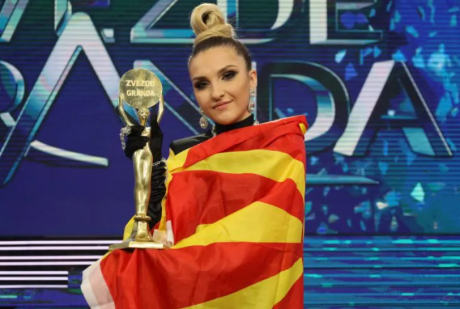 Завиткана со македонско знаме го прослави триумфот: Славица Ангелова победи во „Ѕвездите на Гранд“