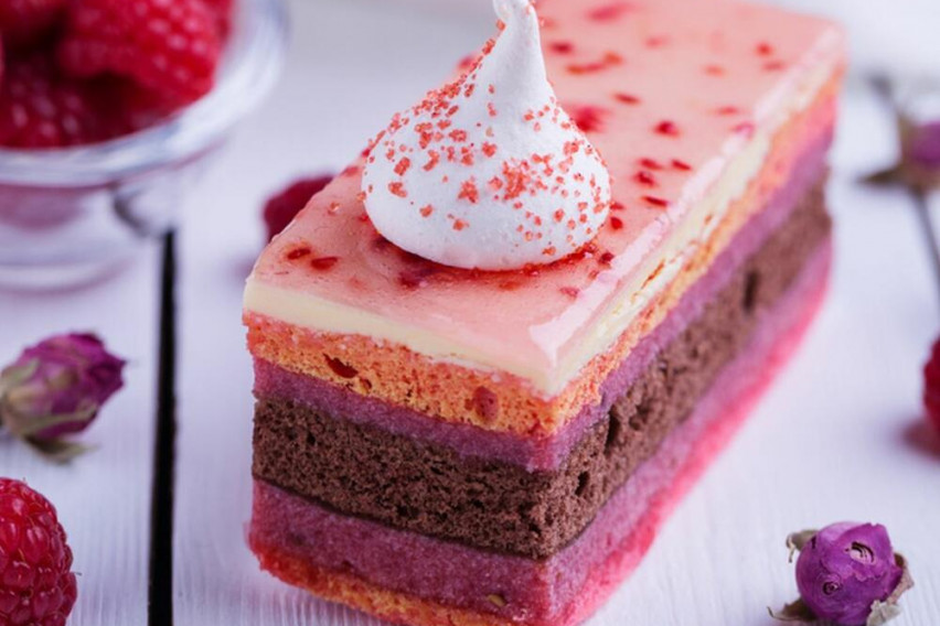 Рецепт за Вимблдонска торта на Џејми Оливер, совршена за летните денови