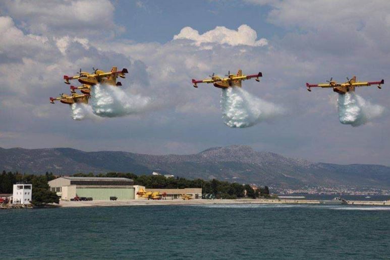 Четири канадери од Италија и Франција ќе помагаат во гаснењето на пожарите во Грција