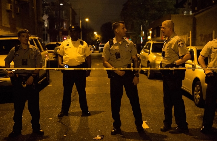 Четворица убиени во пукотница во Филаделфија, напаѓачот уапсен