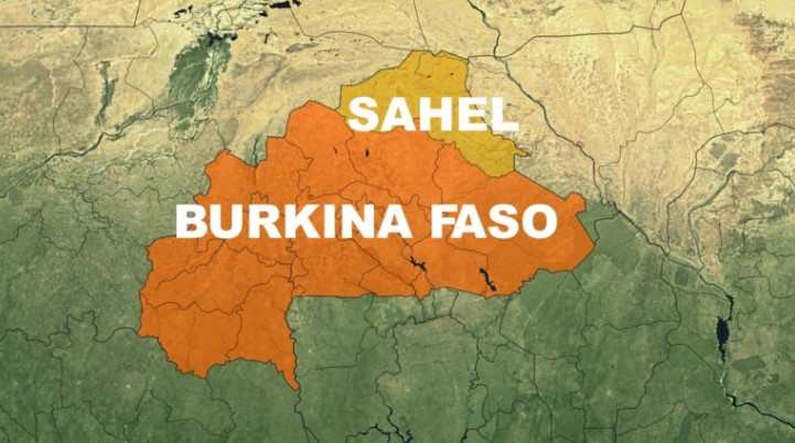 Гана депортира стотици луѓе кои бегаат од екстремистичкото насилство во Буркина Фасо