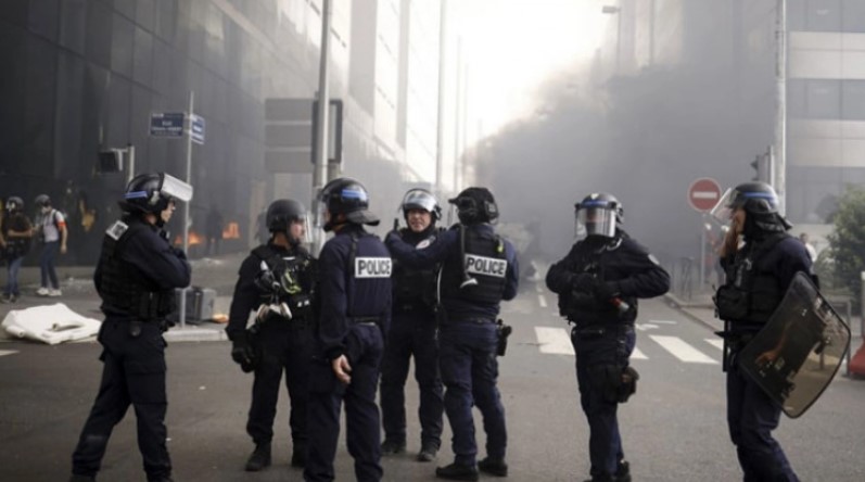 Петта ноќ по ред нереди во Франција, уапсени повеќе од 420 лица