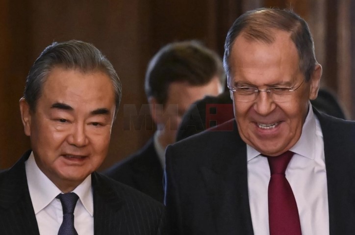Средба на Ји и Лавров на самитот на Асеан во Џакарта: Кина е подготвена да работи со Русија