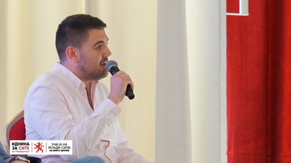 Попов: За прв пат во Македонија, политички подмладок и младите од цела држава сами ја пишуваат програмата за млади, нема некој што знае подобро за младите од самите нив