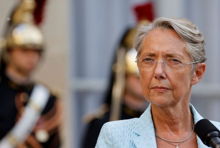 Елизабет Борн останува премиерка на Франција