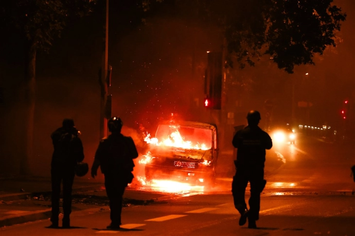 Се смируваат тензиите на француските улици
