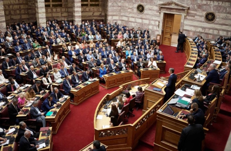 Грчкиот Парламент ѝ изгласа доверба на Владата на Мицотакис