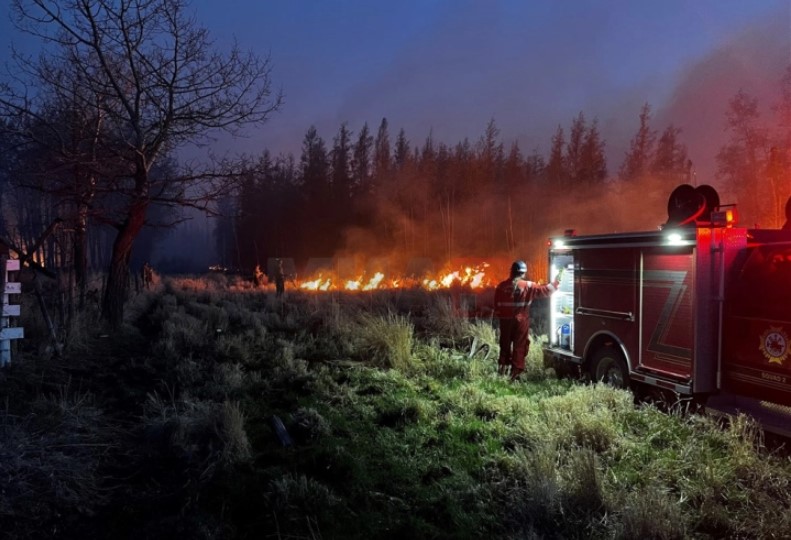 Пожарникар загина при гаснење на пожар во Канада