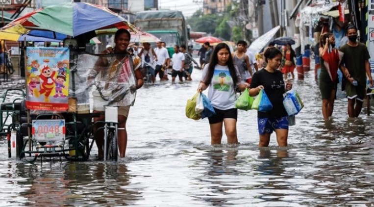 Кина се подготвува за супер тајфун, потона траект на Филипините, загинаа 25 лица