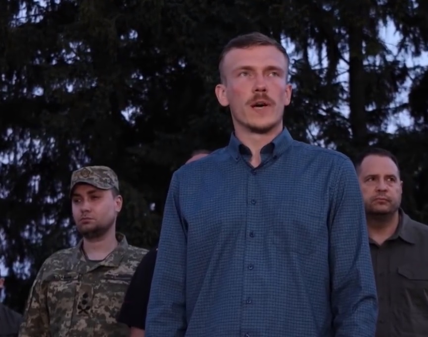 ВИДЕО: Еден од петте команданти на Азов одржа говор по враќањето во Украина