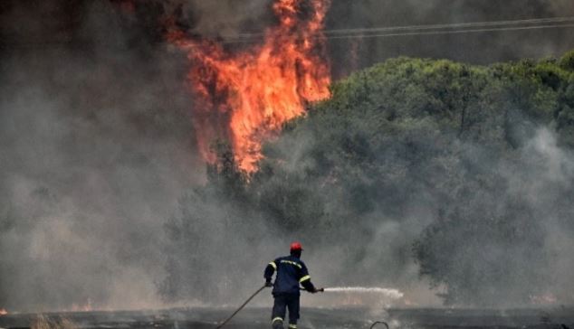 Огнената стихија дојде до Атина, Грците во паника