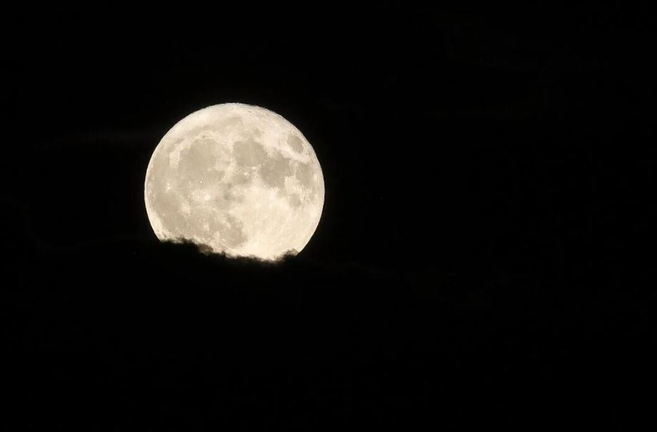 ФОТО: Спектакуларни сцени го обиколија светот, Месечината беше поблиску до Земјата од вообичаено