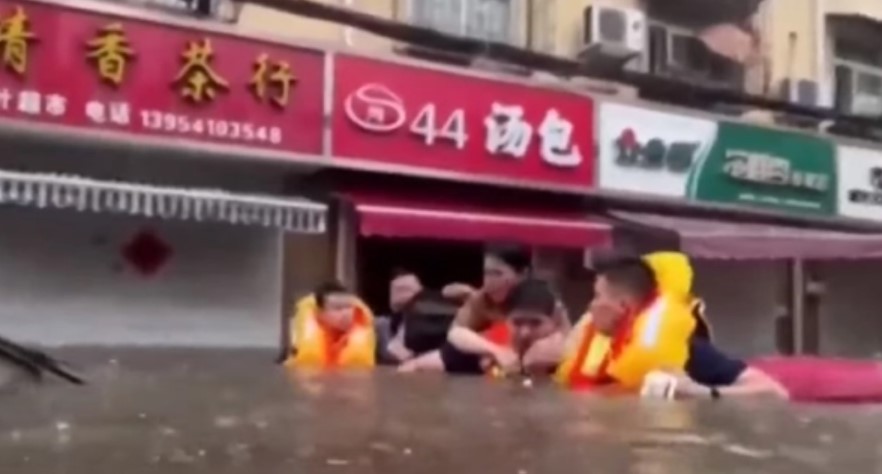 Тајфун Доксури: Над 20.000 луѓе евакуирани на северот на Кина