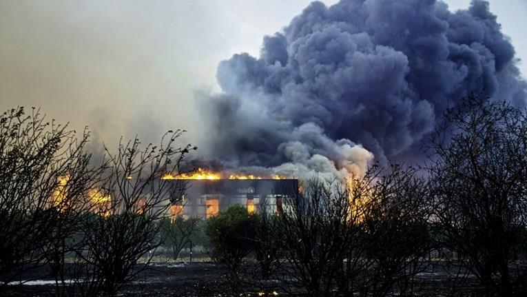 Нов пожар избувна во близина на Атина, пожарите на Крф згаснуваат
