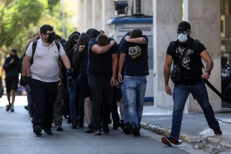 Обвинение против уапсените хрватски навивачи – се товарат за четири кривични дела