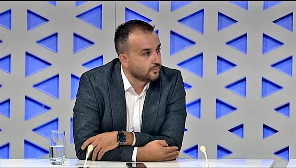 Лефков: Уставните измени не внесуваат во слепа улица од која нема излез
