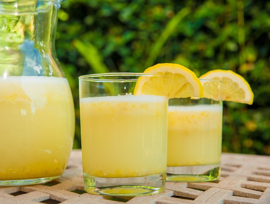 Лимончело лимонада: Најлесниот рецепт за совршен летен пијалок
