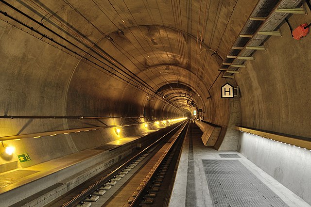 Најдолгиот тунел во светот, „Готард“ во Швајцарија, ќе биде затворен неколку месеци, 16 вагони излетаа од шините