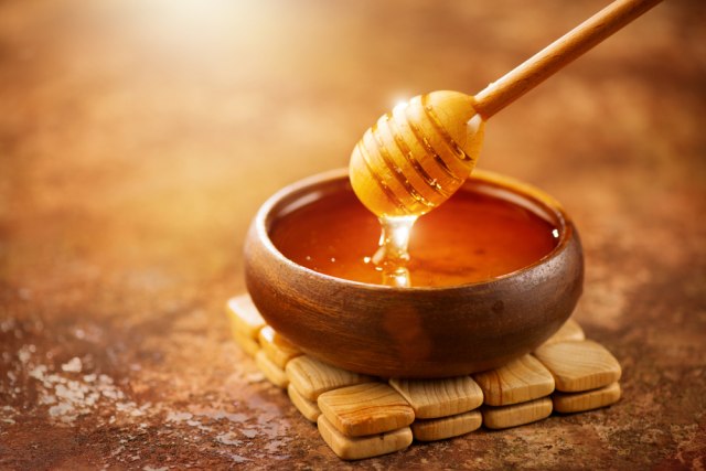 Експерт откри како да го разликувате вистинскиот мед од лажниот: 1 работа е сигурен показател за добар квалитет
