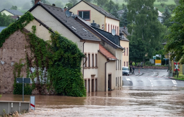 Поплави во Германија, откажани десетици летови од аеродромот во Франкфурт